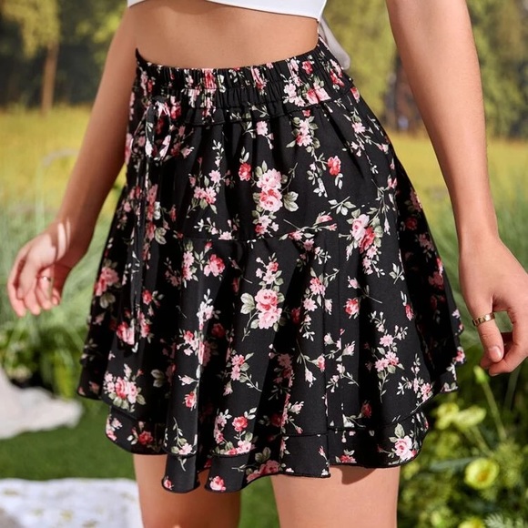 NWOT M FLORAL RUFFLE MINI SKIRT - Picture 4 of 6
